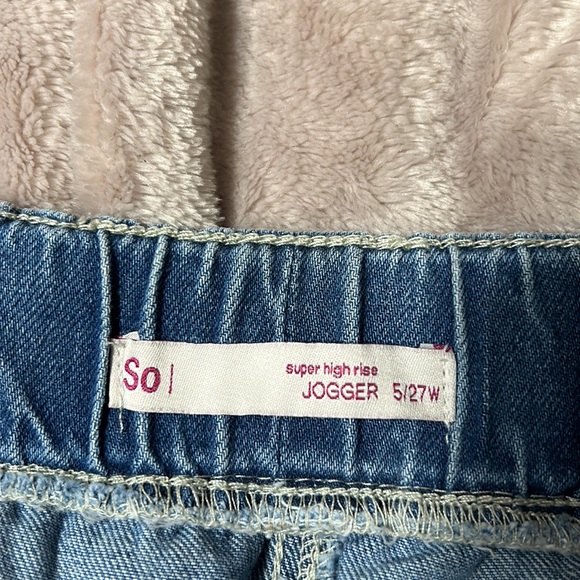 SO Super High Rise Jogger Faded Blue Jeans Elastic Waist Size 5/27w, never worn - Picture 5 of 5